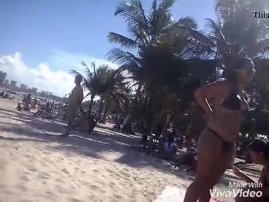 Novinha na praia de piada em Salvador